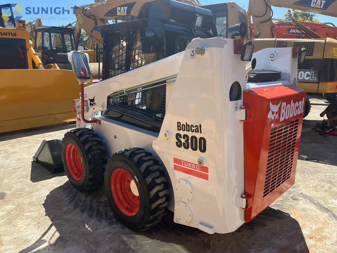 Bobcat Skid Steer Loader Bobcat S300 60.4kW Kubota Engine 1361kg Rated Operating Capacity - Skid steer loader: picture 2 Bobcat Skid Steer Loader Bobcat S300 60.4kW Kubota Engine 1361kg Rated Operating Capacity - Skid steer loader: picture 2