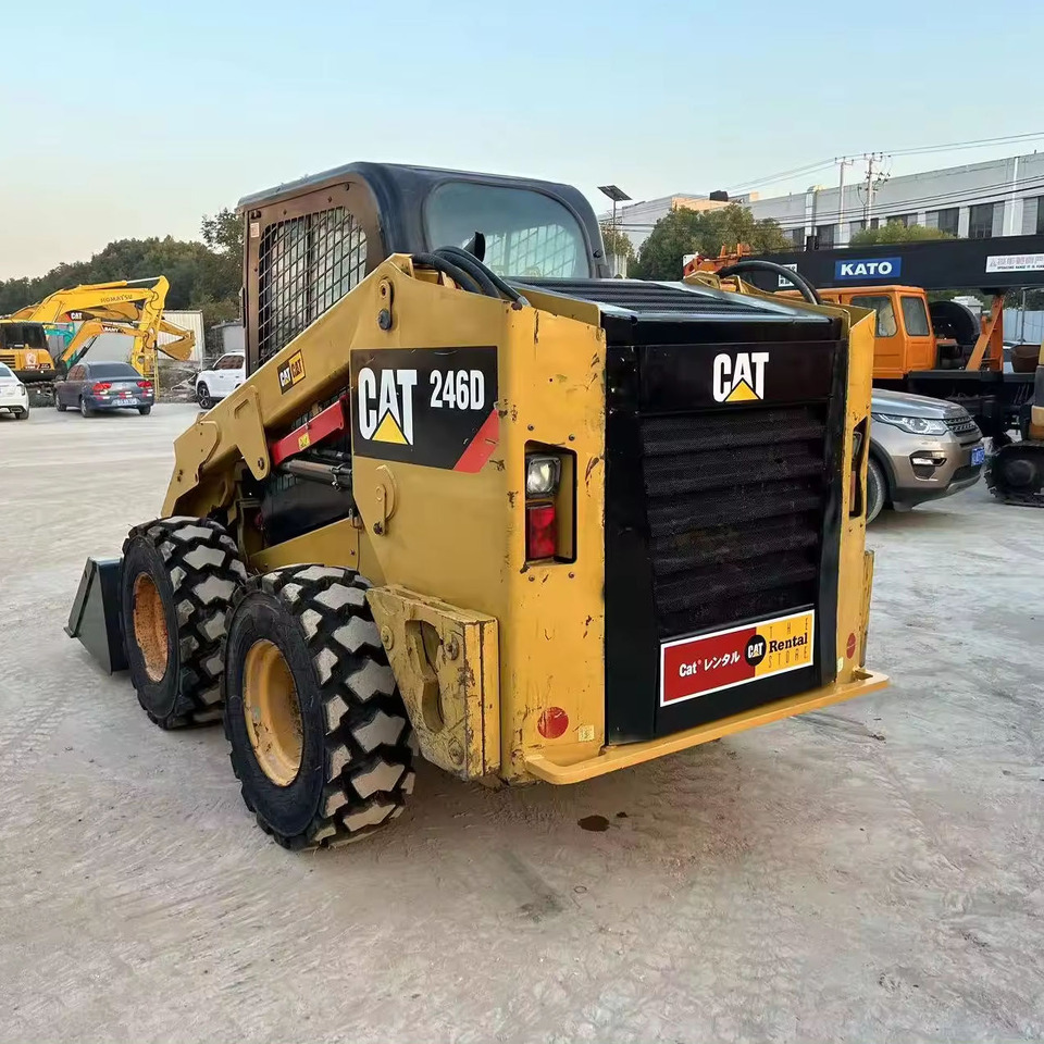 Caterpillar CAT 246D Skid Steer Loader 4×4 Used Skid Steer (Two-Wheel Drive Optional) - Skid steer loader: picture 3 Caterpillar CAT 246D Skid Steer Loader 4×4 Used Skid Steer (Two-Wheel Drive Optional) - Skid steer loader: picture 3
