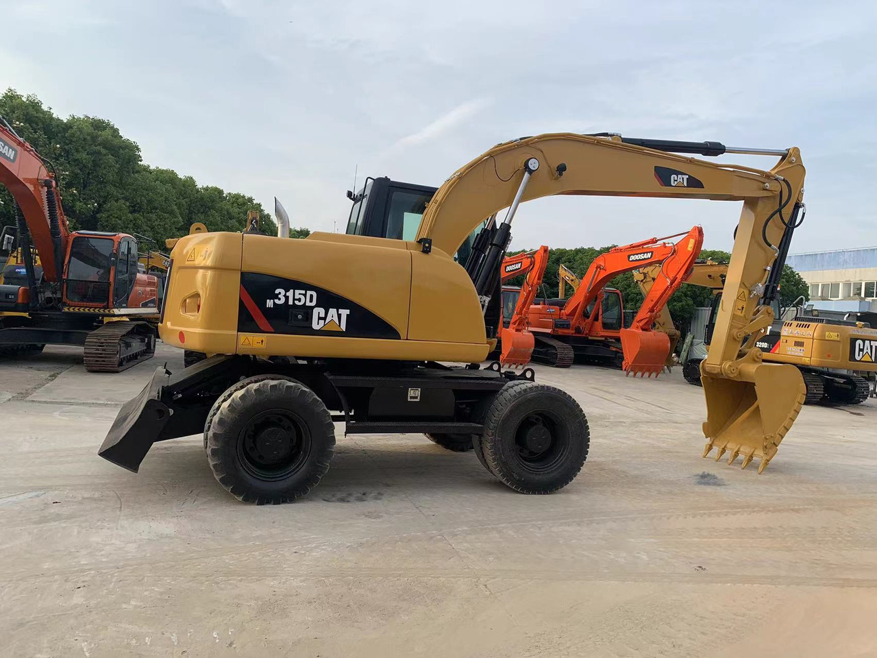 Caterpillar M315D Wheel Excavator Moving by Tires - Wheel excavator: picture 3 Caterpillar M315D Wheel Excavator Moving by Tires - Wheel excavator: picture 3
