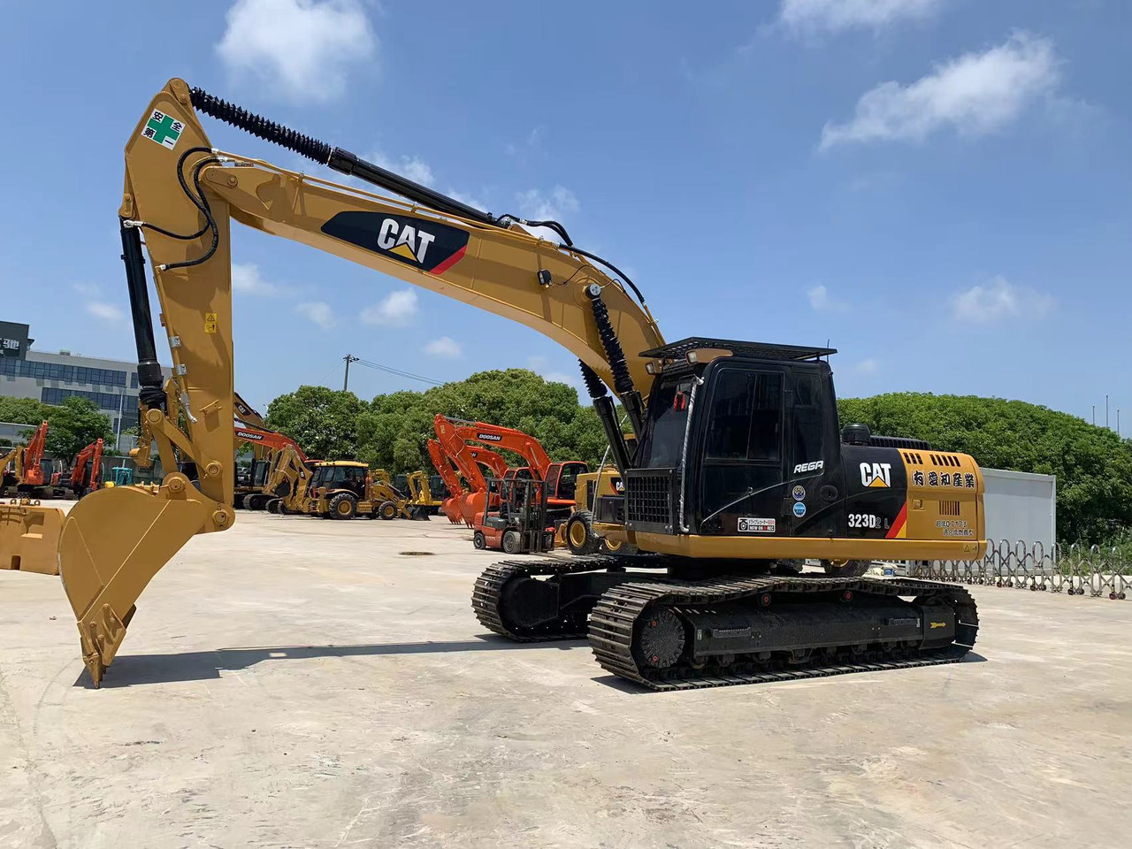 Caterpillar Tracked Excavator CAT 323D, 323D2 for Bolivia - Crawler excavator: picture 2 Caterpillar Tracked Excavator CAT 323D, 323D2 for Bolivia - Crawler excavator: picture 2
