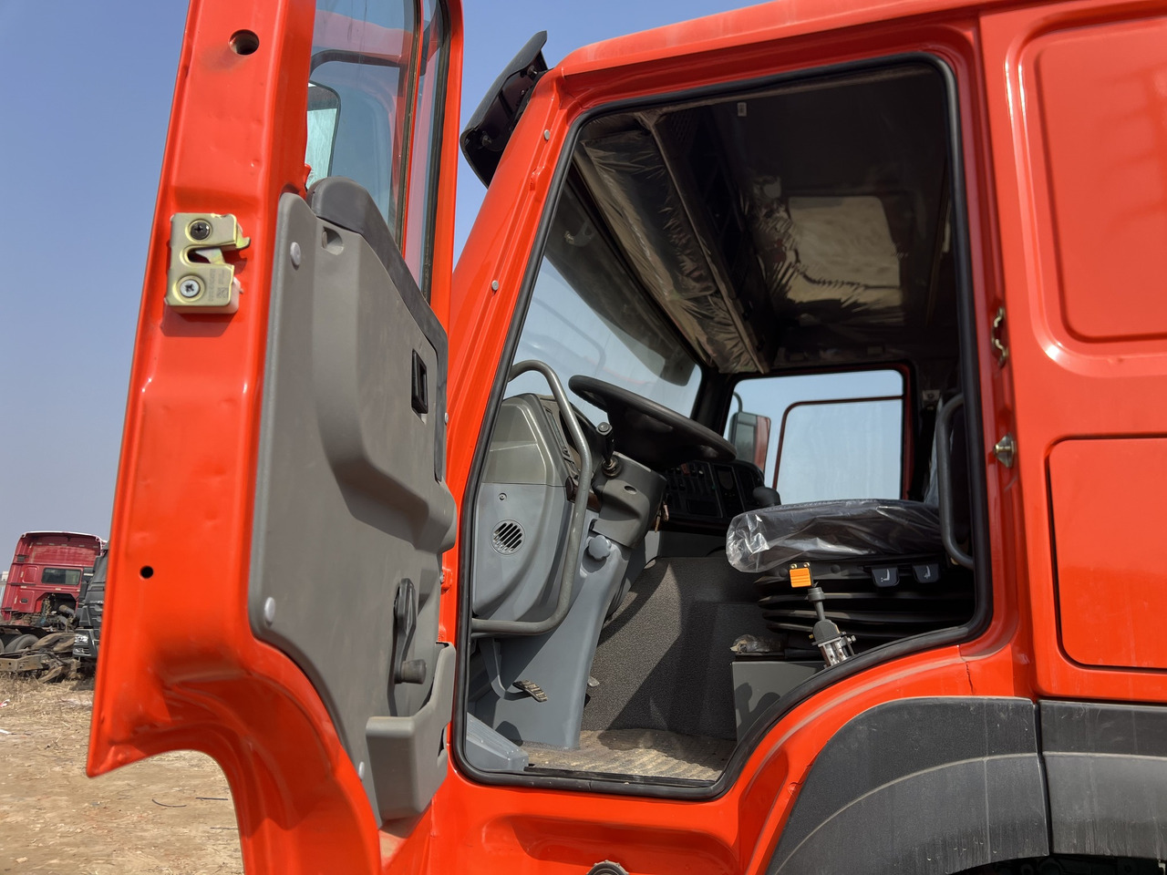 Howo Dumper Truck Secondhand 10-wheeler HOWO Mining Truck - Tipper: picture 4 Howo Dumper Truck Secondhand 10-wheeler HOWO Mining Truck - Tipper: picture 4