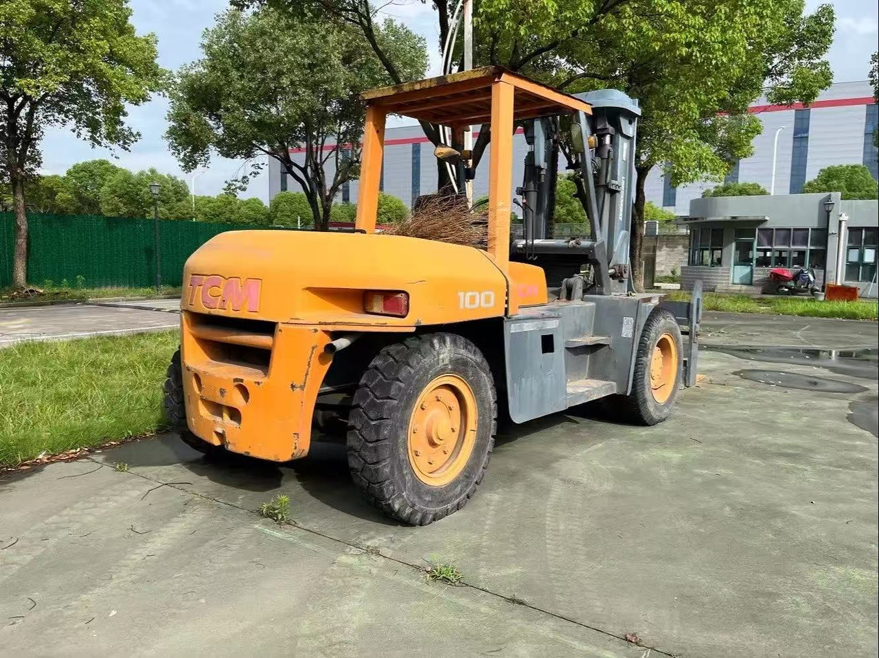 TCM FD100 Forklift Original Color 10 ton Forklift Truck - Diesel forklift: picture 2 TCM FD100 Forklift Original Color 10 ton Forklift Truck - Diesel forklift: picture 2