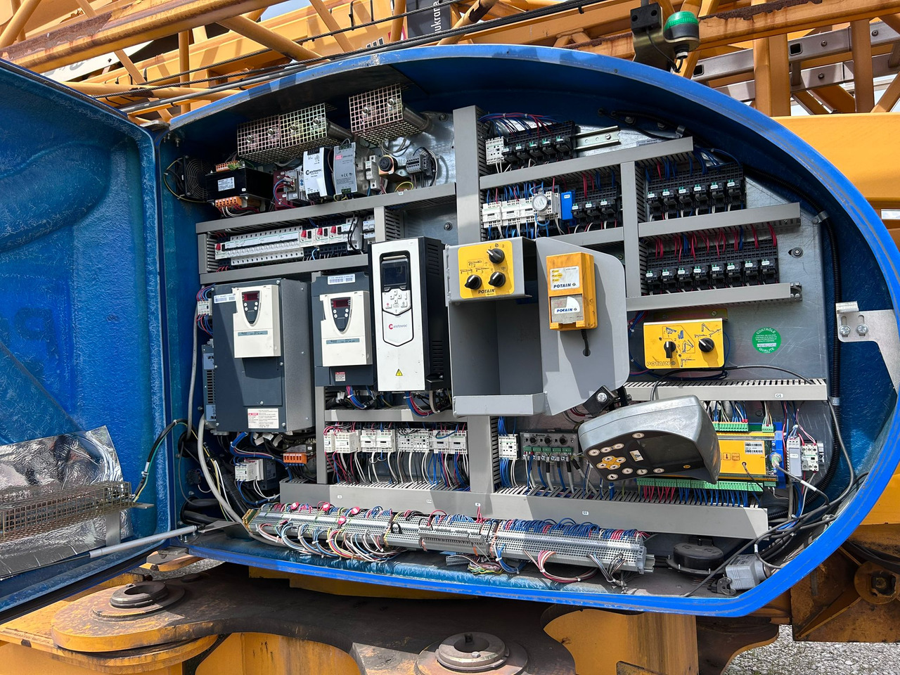 POTAIN IGO T130 - Self-erecting tower crane: picture 4 POTAIN IGO T130 - Self-erecting tower crane: picture 4