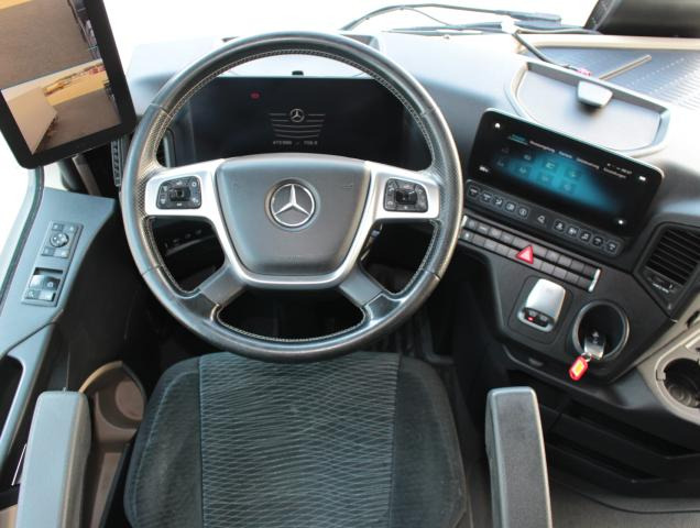 Container transporter/ Swap body truck Mercedes-Benz Actros 2545: picture 8