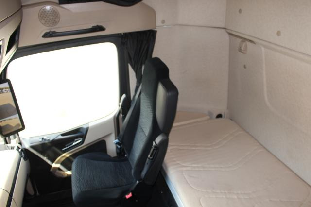 Container transporter/ Swap body truck Mercedes-Benz Actros 2545: picture 10