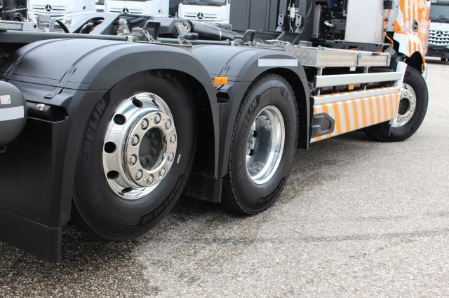 Mercedes-Benz eActros 300 L - Hook lift truck: picture 5 Mercedes-Benz eActros 300 L - Hook lift truck: picture 5