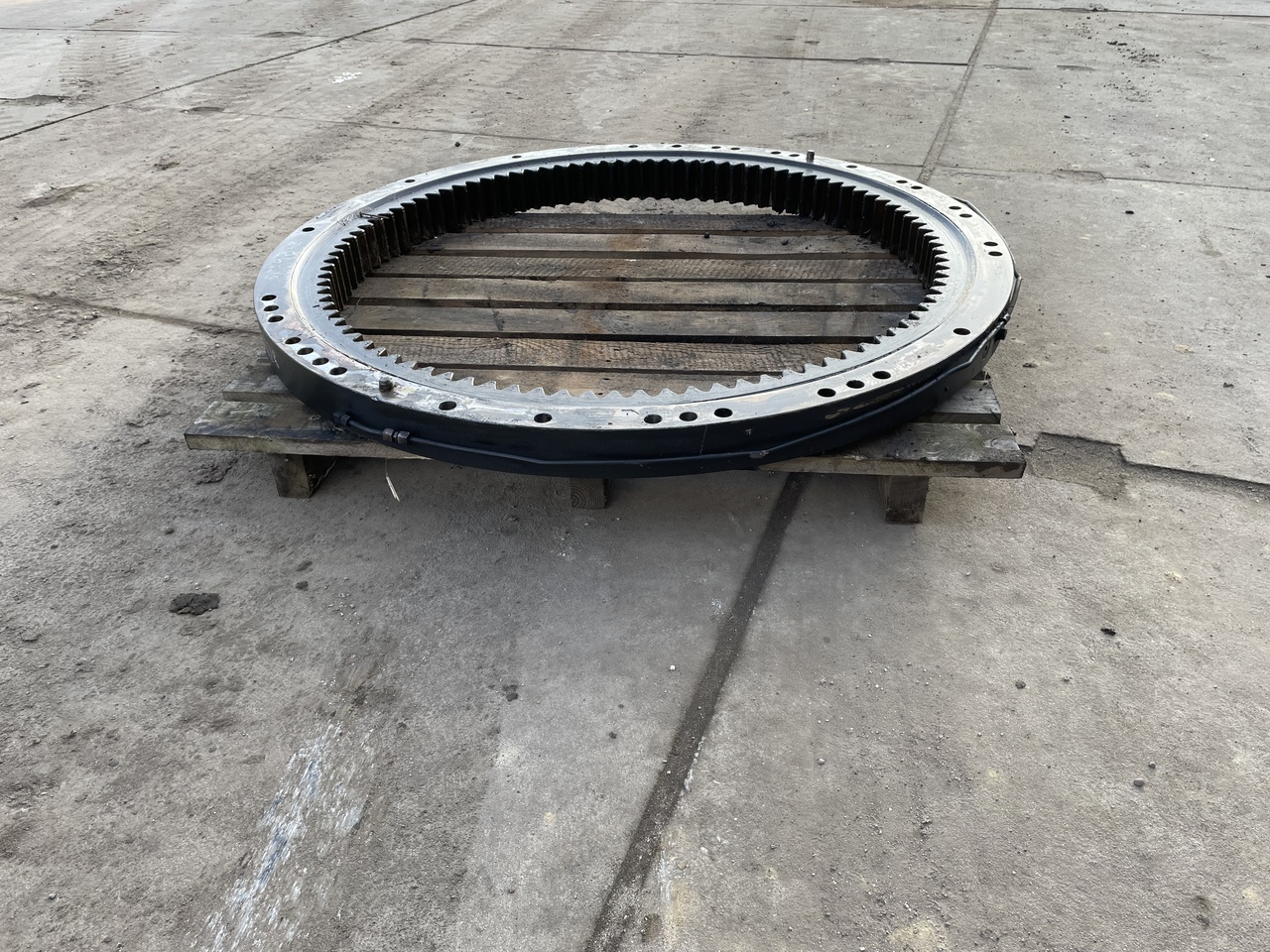 KOMATSU PC 228 - Slewing ring for Excavator: picture 1 KOMATSU PC 228 - Slewing ring for Excavator: picture 1