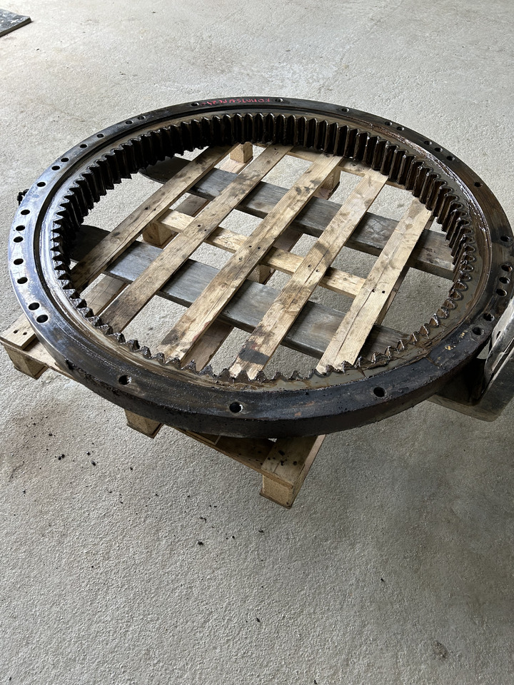 Komatsu PC240 - Slewing ring for Excavator: picture 2 Komatsu PC240 - Slewing ring for Excavator: picture 2