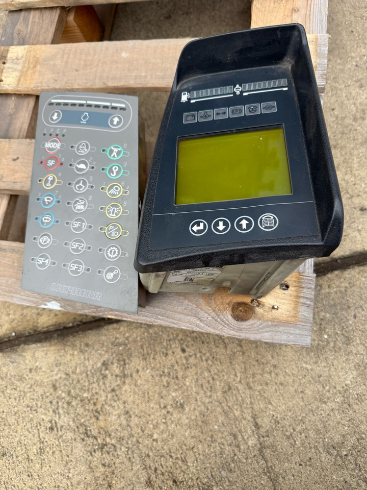 LIEBHERR A904C - Cab and interior for Wheel excavator: picture 4 LIEBHERR A904C - Cab and interior for Wheel excavator: picture 4