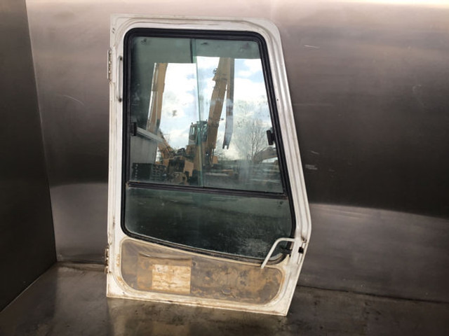 Liebherr A900 ZW / A900B Li - Door and parts: picture 1 Liebherr A900 ZW / A900B Li - Door and parts: picture 1