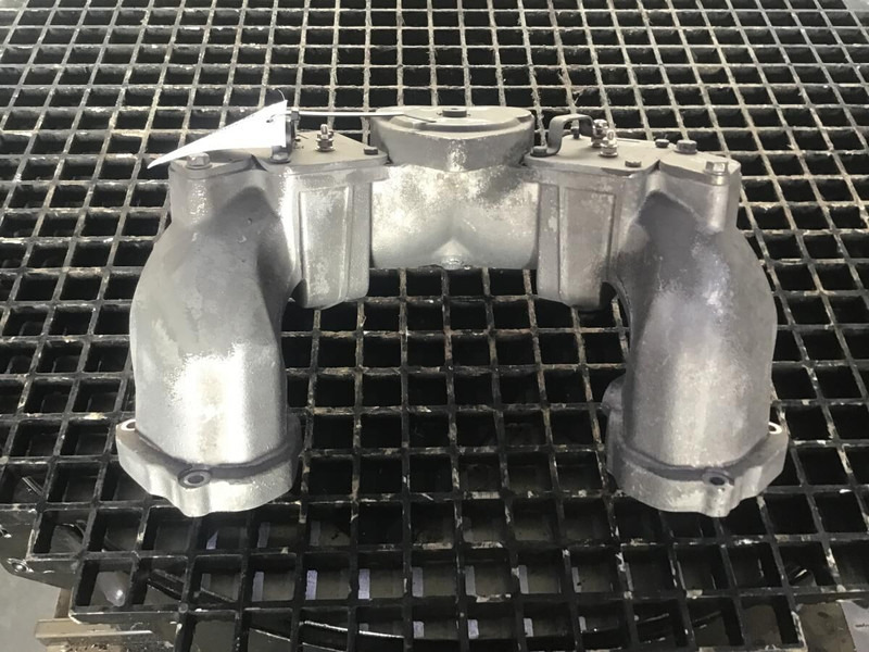 Liebherr Connecting Pipe - Engine and parts: picture 2 Liebherr Connecting Pipe - Engine and parts: picture 2