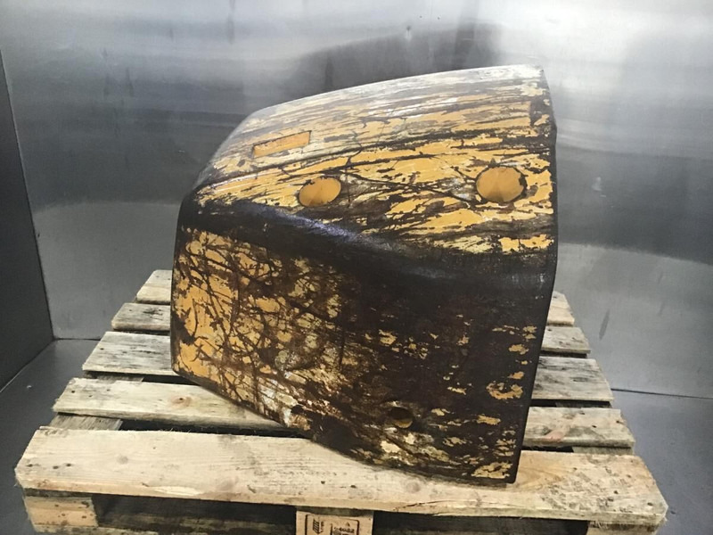 Liebherr Counterweight Right - Counterweight for Agricultural machinery: picture 2 Liebherr Counterweight Right - Counterweight for Agricultural machinery: picture 2