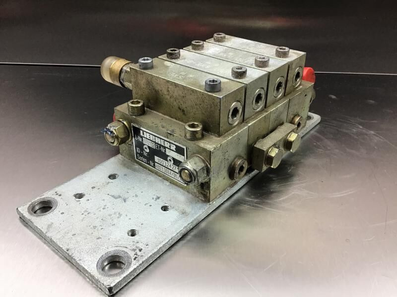 Liebherr Distribution Block - Hydraulics: picture 2 Liebherr Distribution Block - Hydraulics: picture 2