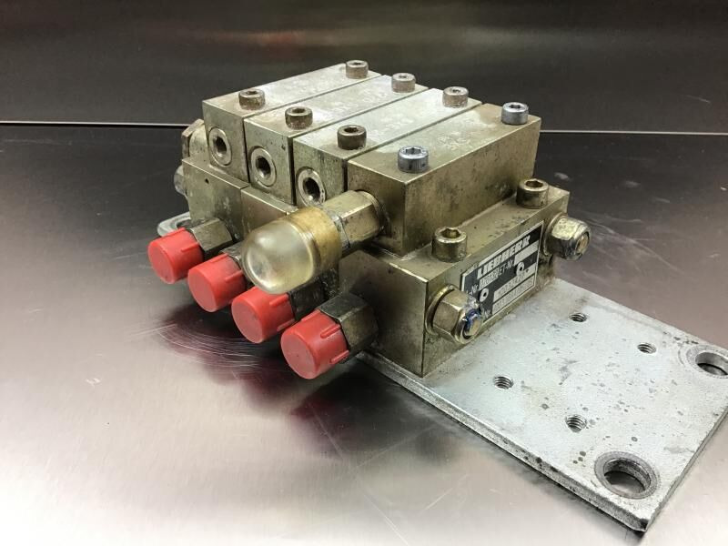 Liebherr Distribution Block - Hydraulics: picture 1 Liebherr Distribution Block - Hydraulics: picture 1