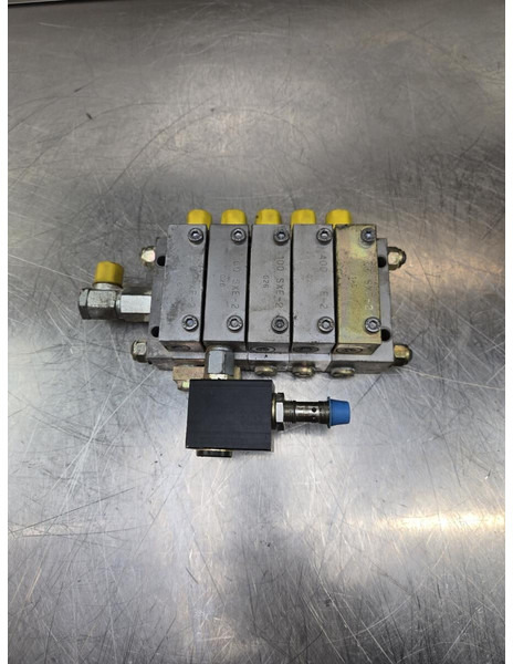 Liebherr Distribution Block - Hydraulics: picture 2 Liebherr Distribution Block - Hydraulics: picture 2