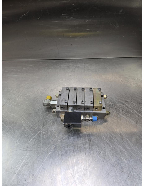 Liebherr Distribution Block - Hydraulics: picture 1 Liebherr Distribution Block - Hydraulics: picture 1