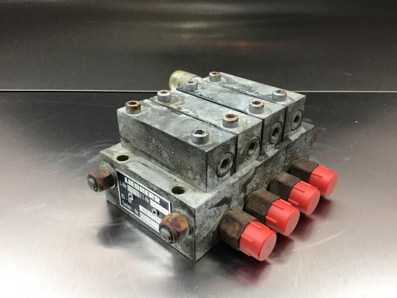 Liebherr Distribution Block - Hydraulics: picture 2 Liebherr Distribution Block - Hydraulics: picture 2