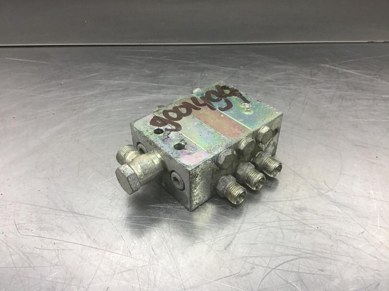 Liebherr Distribution Block - Hydraulics: picture 2 Liebherr Distribution Block - Hydraulics: picture 2