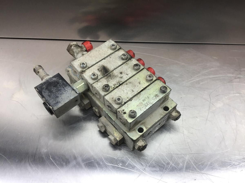 Liebherr Distribution Block - Hydraulics: picture 2 Liebherr Distribution Block - Hydraulics: picture 2