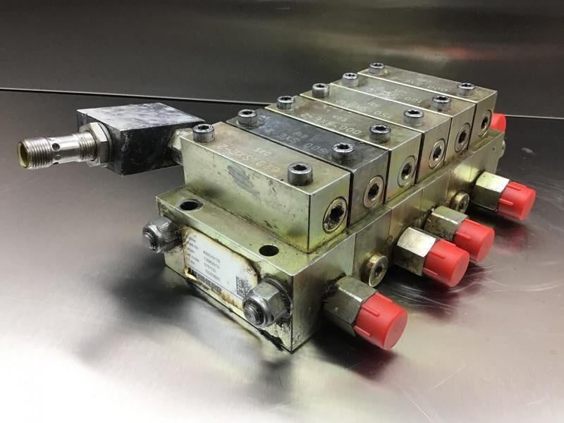 Liebherr Distribution Block - Hydraulics: picture 2 Liebherr Distribution Block - Hydraulics: picture 2