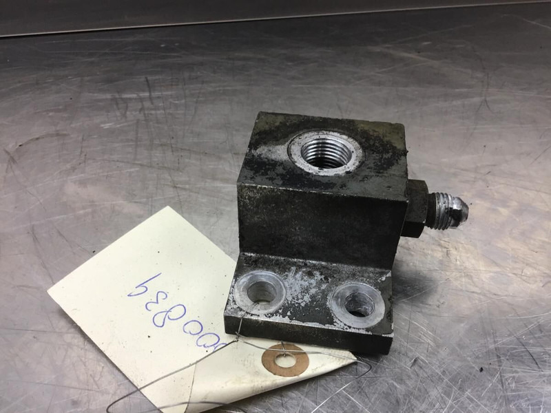 Liebherr Distributor Block - Engine and parts: picture 3 Liebherr Distributor Block - Engine and parts: picture 3