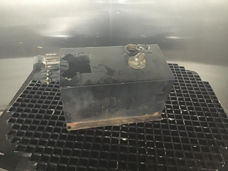 Liebherr Equalizing Reservoir - Expansion tank: picture 2 Liebherr Equalizing Reservoir - Expansion tank: picture 2