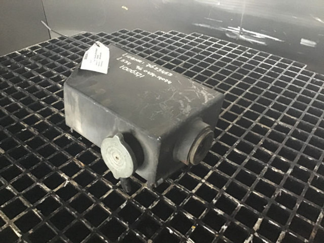 Liebherr Equalizing Reservoir - Expansion tank: picture 2 Liebherr Equalizing Reservoir - Expansion tank: picture 2