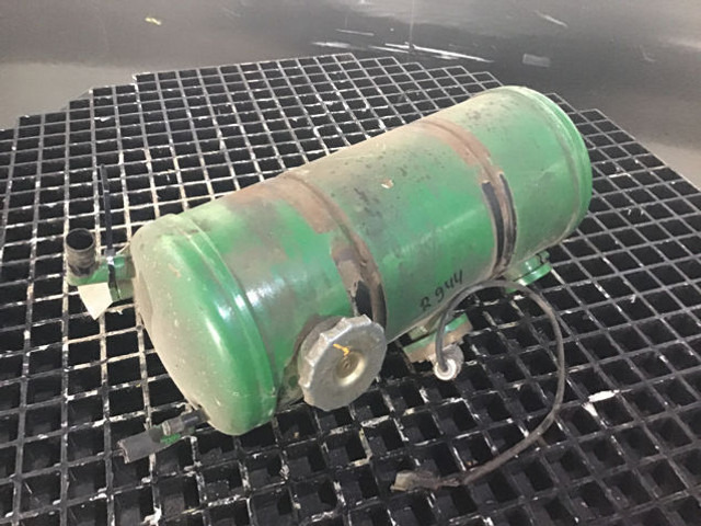 Liebherr Equalizing Reservoir - Expansion tank: picture 1 Liebherr Equalizing Reservoir - Expansion tank: picture 1