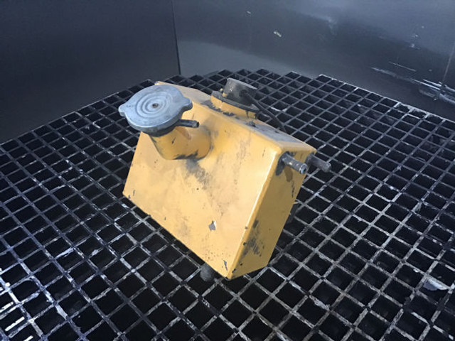 Liebherr Equalizing Reservoir - Expansion tank: picture 4 Liebherr Equalizing Reservoir - Expansion tank: picture 4