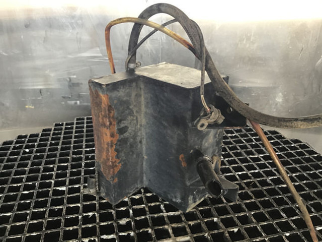Liebherr Equalizing Reservoir - Expansion tank: picture 5 Liebherr Equalizing Reservoir - Expansion tank: picture 5