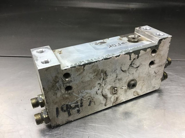 Engine and parts Liebherr Filter Bracket: picture 8
