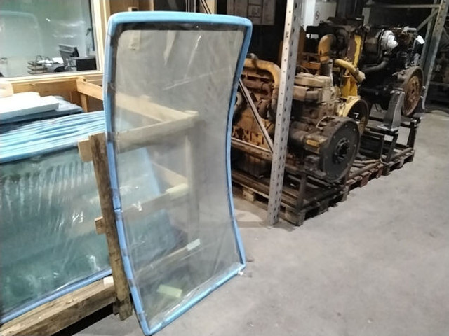 Liebherr Front window (top to bottom) - Window and parts: picture 1 Liebherr Front window (top to bottom) - Window and parts: picture 1
