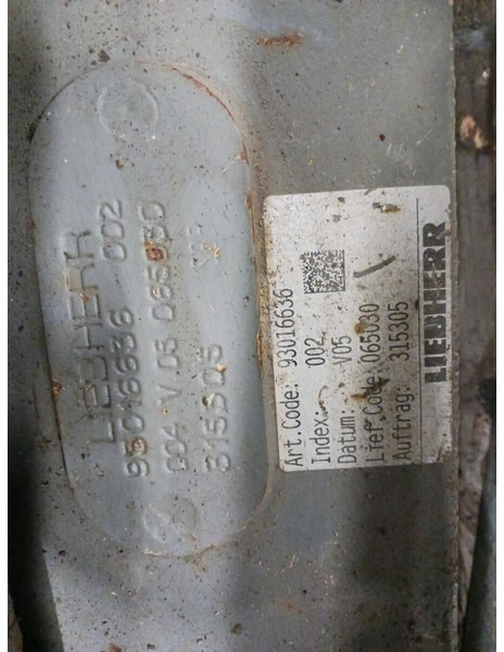 Liebherr L550 / L556 - Fifth wheel coupling: picture 2 Liebherr L550 / L556 - Fifth wheel coupling: picture 2