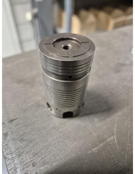 Liebherr - Engine and parts: picture 1 Liebherr - Engine and parts: picture 1