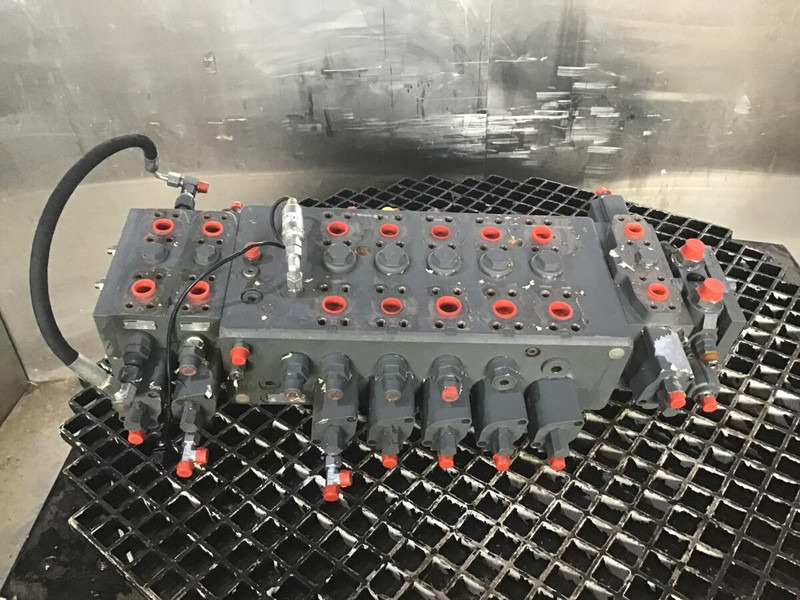 Liebherr - Hydraulics: picture 2 Liebherr - Hydraulics: picture 2