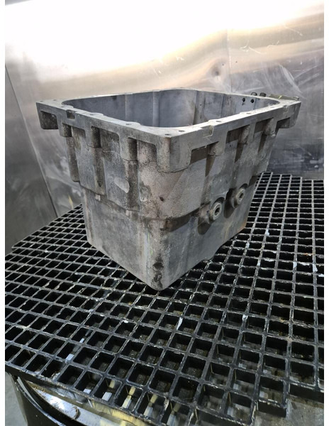 Liebherr Oil Sump - Crankcase: picture 2 Liebherr Oil Sump - Crankcase: picture 2