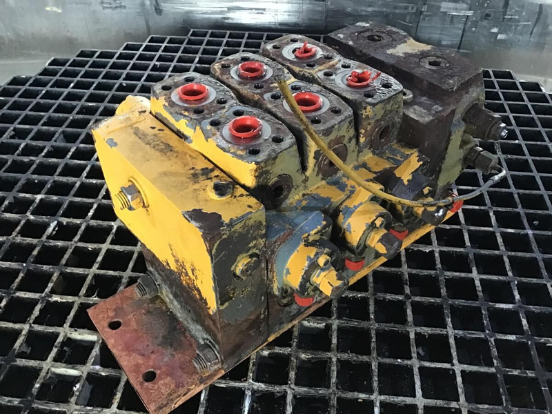 Liebherr PR732 - Hydraulics: picture 1 Liebherr PR732 - Hydraulics: picture 1