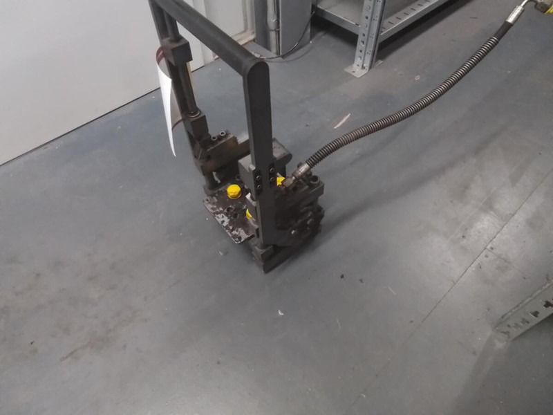 Liebherr Quick hitch - Fifth wheel coupling: picture 1 Liebherr Quick hitch - Fifth wheel coupling: picture 1