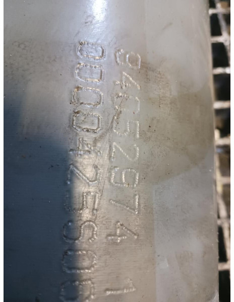 Liebherr R922 LC / R922 NLC / R922 SLC / R922 XLC - Hydraulic cylinder: picture 2 Liebherr R922 LC / R922 NLC / R922 SLC / R922 XLC - Hydraulic cylinder: picture 2