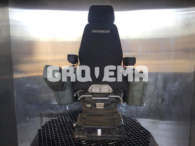 Liebherr R926 COMP / R946 LC / R946 LC-V - Seat: picture 2 Liebherr R926 COMP / R946 LC / R946 LC-V - Seat: picture 2