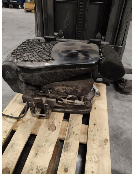 Liebherr R926 COMP / R946 LC / R946 LC-V / R946 NLC / R946 S-HD / R950 / R950 LC-V / R950 S-HD / R922 LC / R926 LC / R920 LC / R920 NLC / - Seat: picture 2 Liebherr R926 COMP / R946 LC / R946 LC-V / R946 NLC / R946 S-HD / R950 / R950 LC-V / R950 S-HD / R922 LC / R926 LC / R920 LC / R920 NLC / - Seat: picture 2