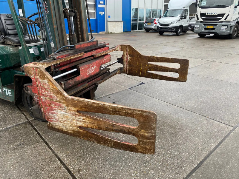 Toyota 02 5FDF 25 / Triplex Mast / Paper Clamp - Diesel forklift: picture 5 Toyota 02 5FDF 25 / Triplex Mast / Paper Clamp - Diesel forklift: picture 5