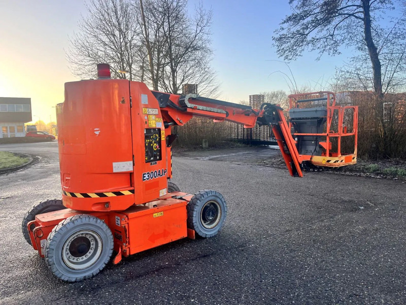 JLG E300AJP - Articulated boom: picture 5 JLG E300AJP - Articulated boom: picture 5