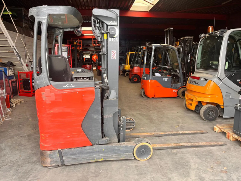 Linde R12B- 01 - Reach truck: picture 2 Linde R12B- 01 - Reach truck: picture 2