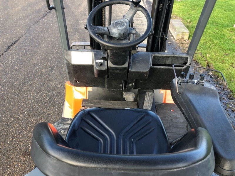 Electric forklift Toyota 7FBMF25: picture 13