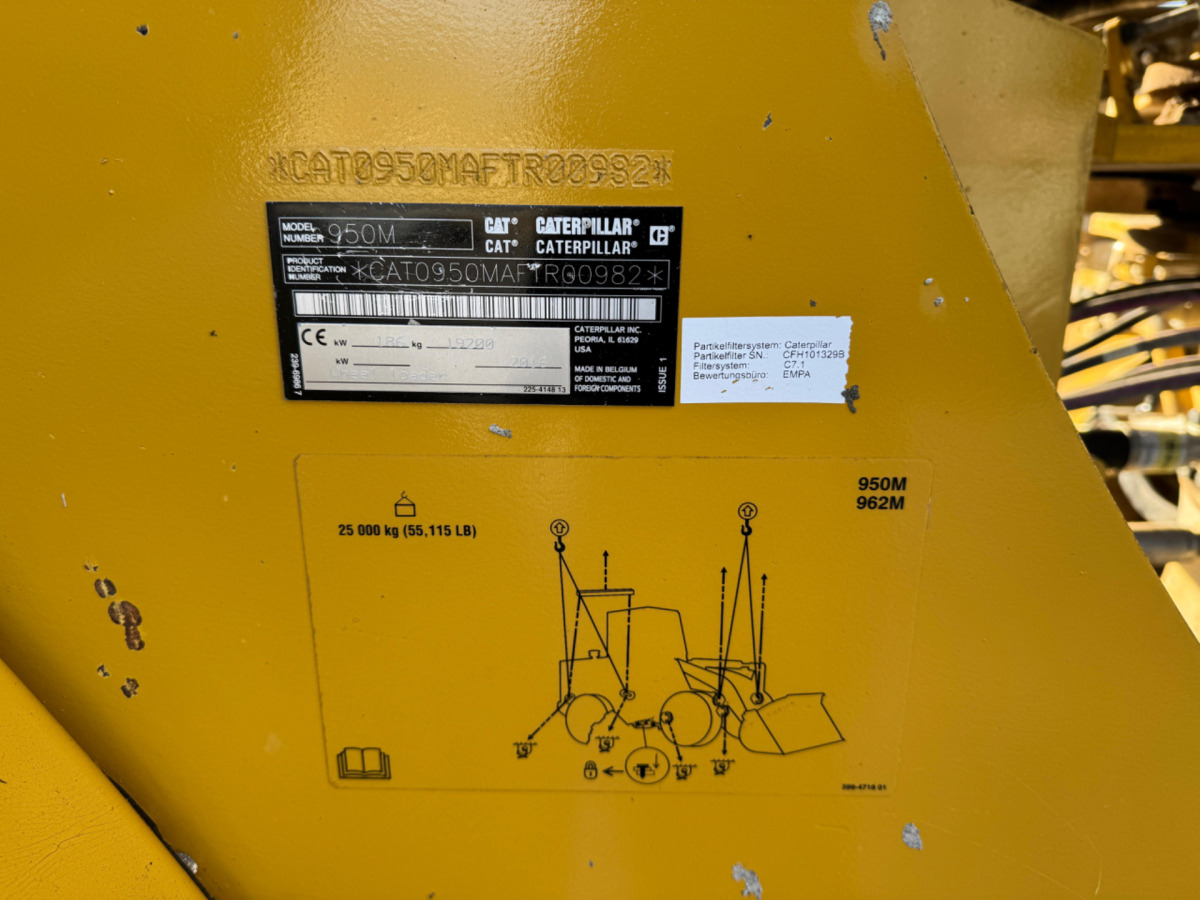 Wheel loader CATERPILLAR 950M: picture 12