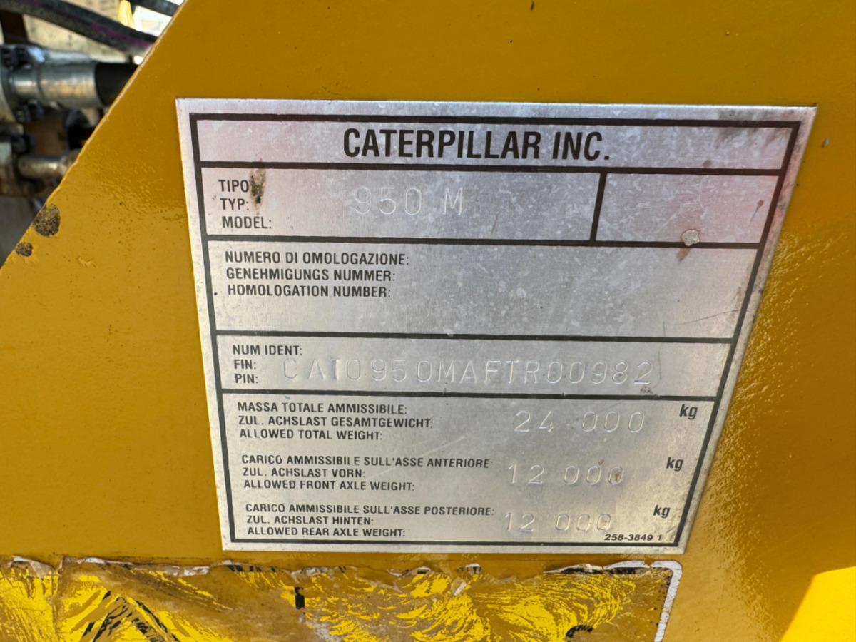 Wheel loader CATERPILLAR 950M: picture 13