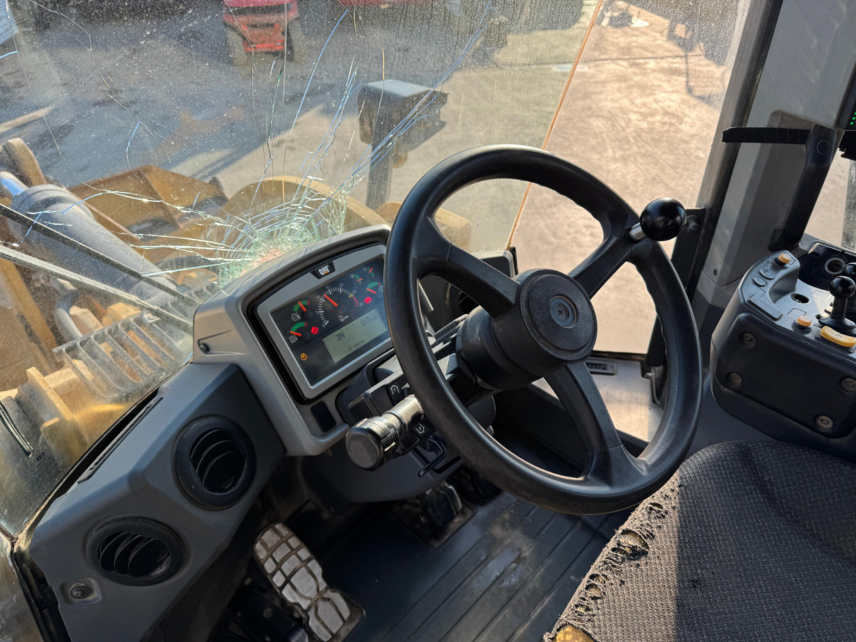 Wheel loader CATERPILLAR 950M: picture 15