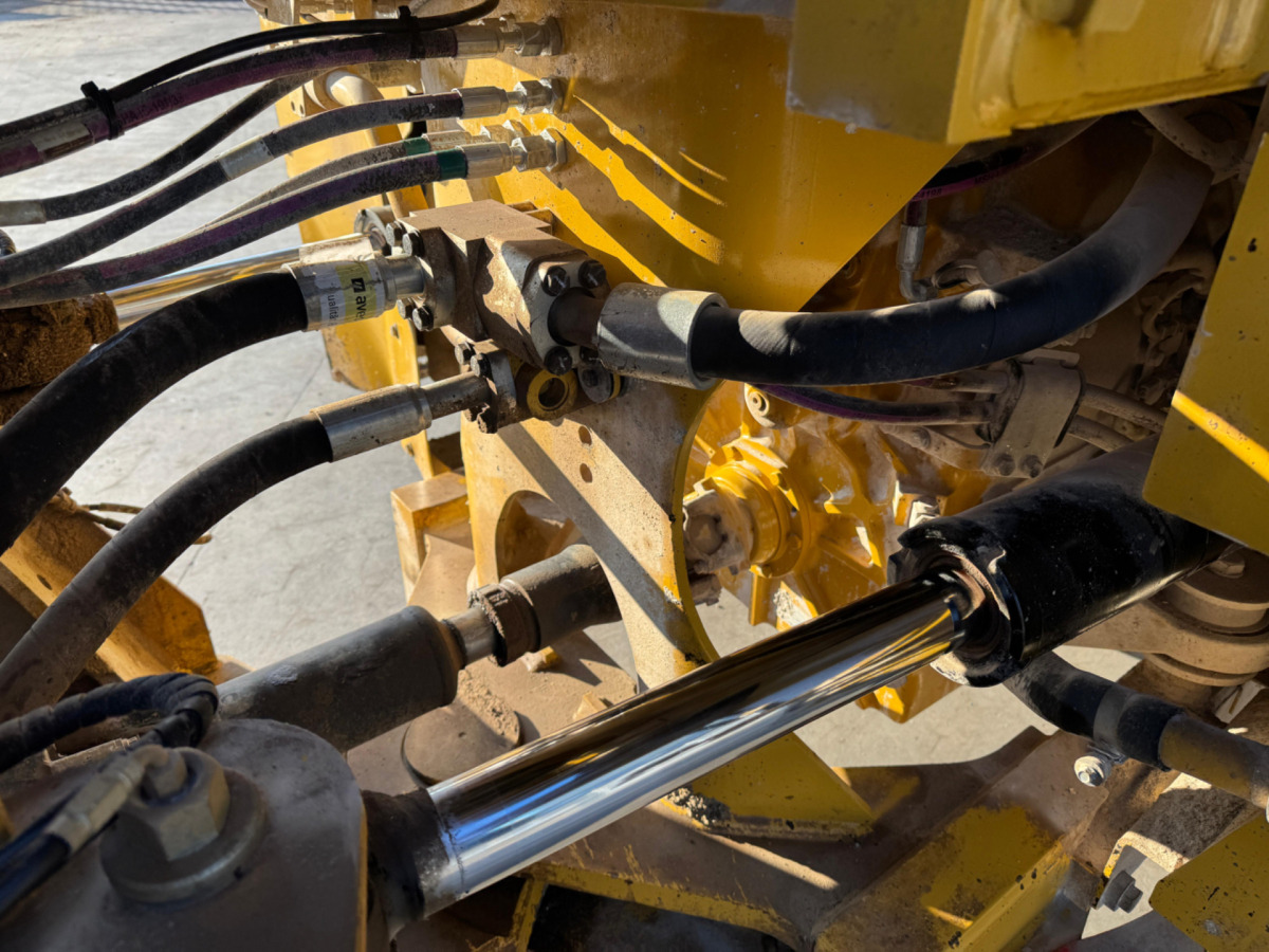 Wheel loader CATERPILLAR 950M: picture 9