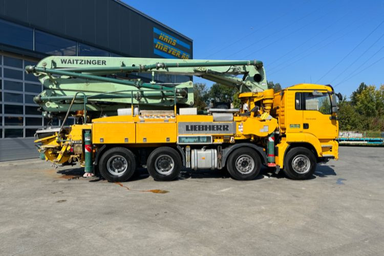 Concrete pump truck MAN TGA 41.440 8x4 Hallenpumpe 31M-5: picture 9